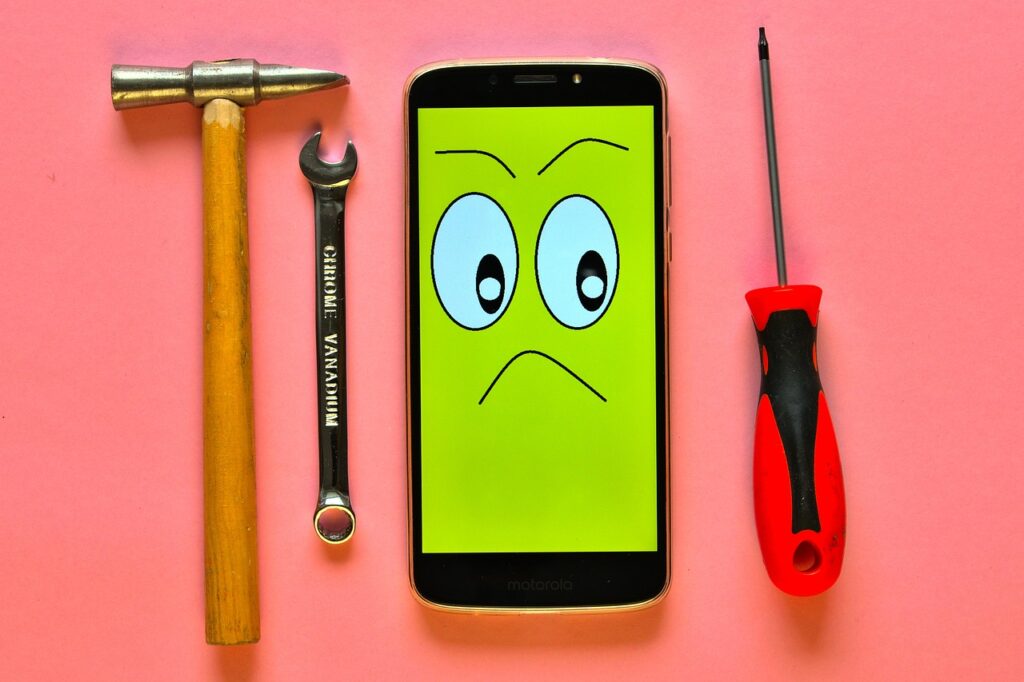 Telefonų ekrano keitimas Klaipėdoje: ką būtina žinoti prieš nešant įrenginį į remontą